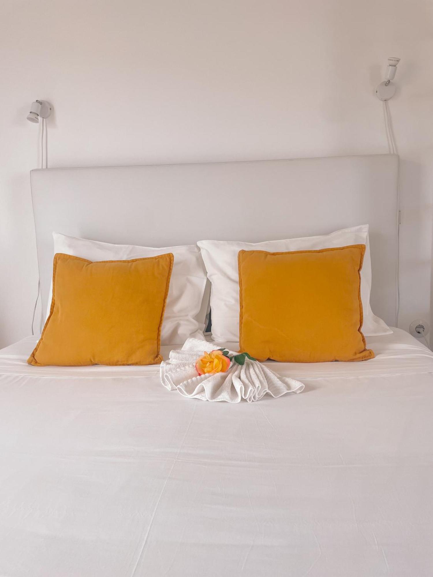 Insula Vinus Apartments Мадалена Екстериор снимка